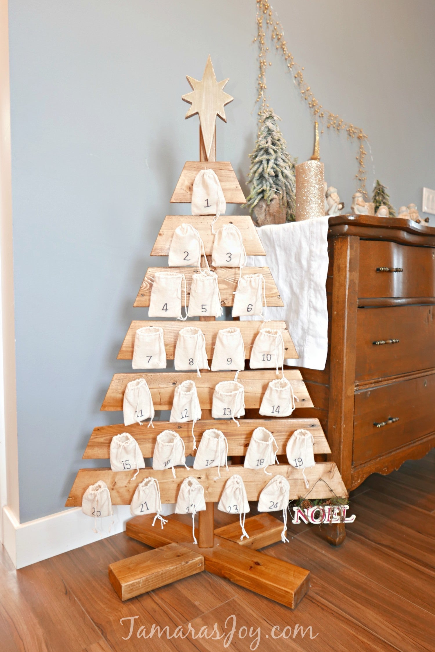 DIY Advent Calendar Tree made from a Pallet!